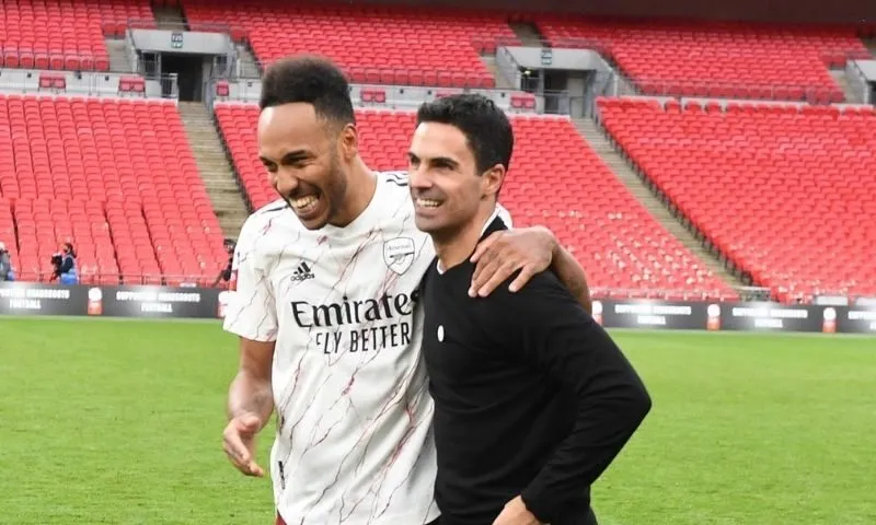 Mikel Arteta và quyết định tước băng đội trưởng của Aubameyang